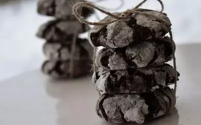 Gluten Free Chocolate Crinkle Cookies